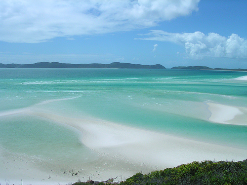 Blue water and beach - Whitsunday Islands 